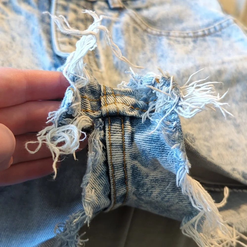 Vintage Jordache Acid Wash Shorts - Picture 4 of 4